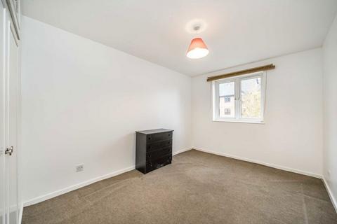 2 bedroom flat to rent, Riverside Close, London E5