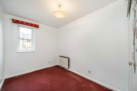 2 bedroom flat to rent, Riverside Close, London E5