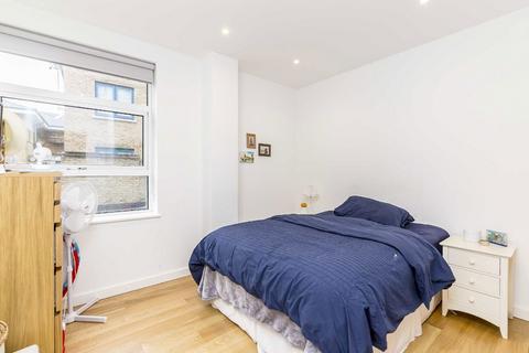 2 bedroom flat for sale, Down Place, London W6