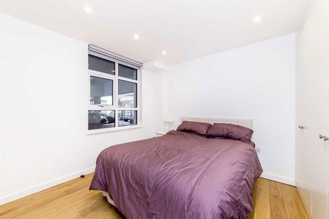 2 bedroom flat for sale, Down Place, London W6