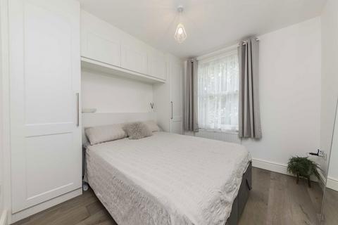 2 bedroom flat for sale, Weltje Road, London W6