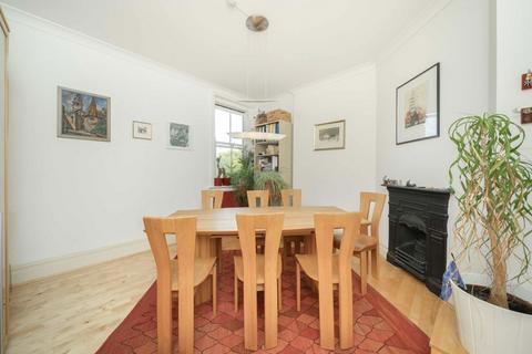 2 bedroom flat for sale, Hamlet Gardens, London W6