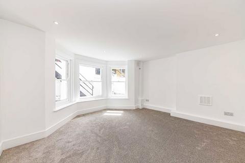 1 bedroom flat for sale, Dorville Crescent, London W6