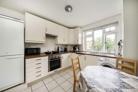 2 bedroom flat to rent, Verdun Road, London SW13