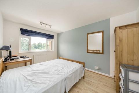 2 bedroom flat to rent, Verdun Road, London SW13