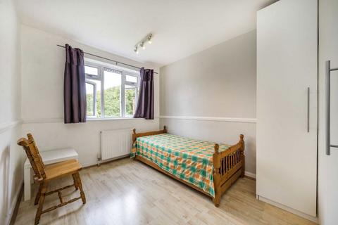 2 bedroom flat to rent, Verdun Road, London SW13