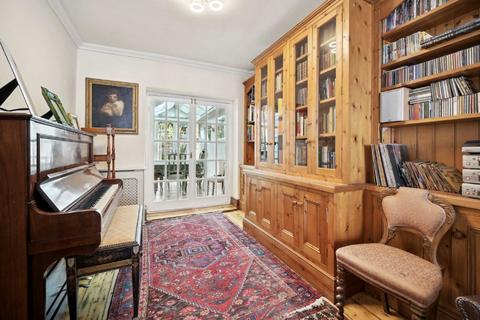28 Raynham Road, London, W6 0HY