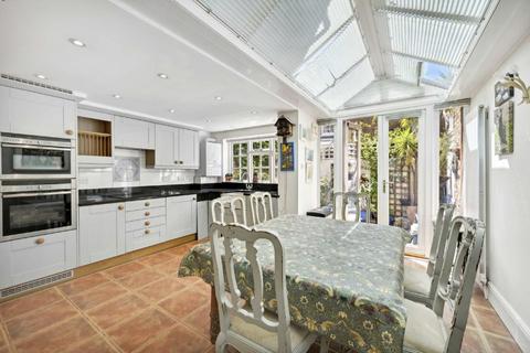 28 Raynham Road, London, W6 0HY