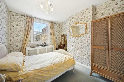 28 Raynham Road, London, W6 0HY