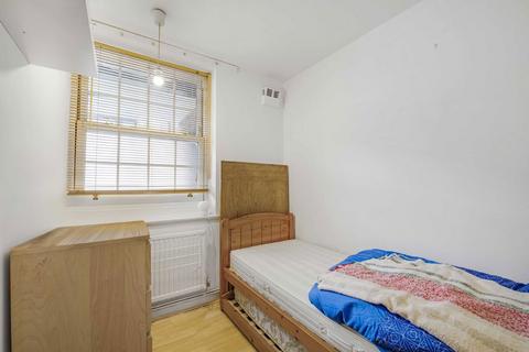 3 bedroom flat for sale, Flora Gardens, London W6