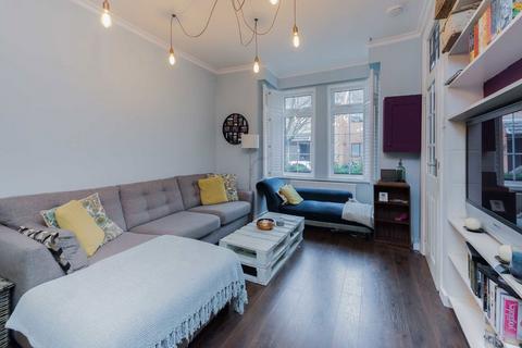 3 bedroom terraced house to rent, Argyle Place, London W6