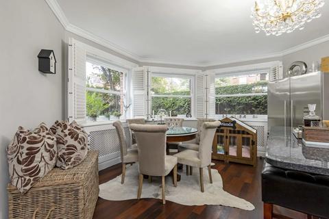 4 bedroom flat for sale, Langland Gardens, London NW3