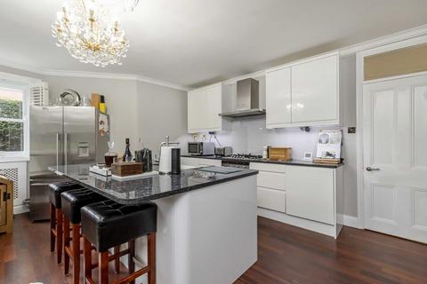 4 bedroom flat for sale, Langland Gardens, London NW3