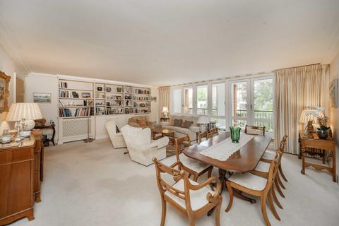 3 bedroom flat for sale, Kidderpore Avenue, London NW3