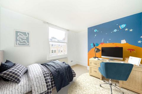 3 bedroom flat for sale, Denning Road, London NW3