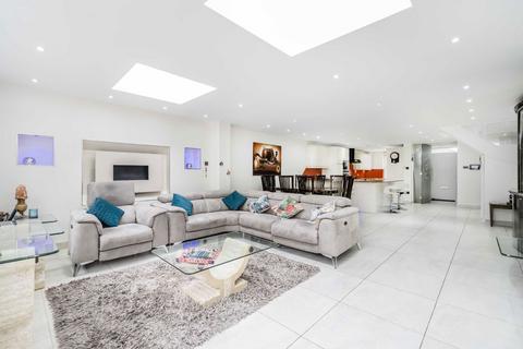 5 bedroom end of terrace house for sale, Elliott Square, London NW3