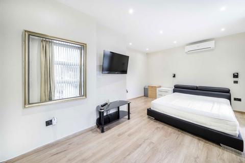 5 bedroom end of terrace house for sale, Elliott Square, London NW3