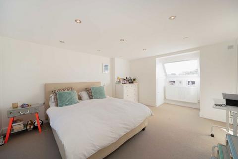 5 bedroom semi-detached house for sale, Dorchester Gardens, London NW11