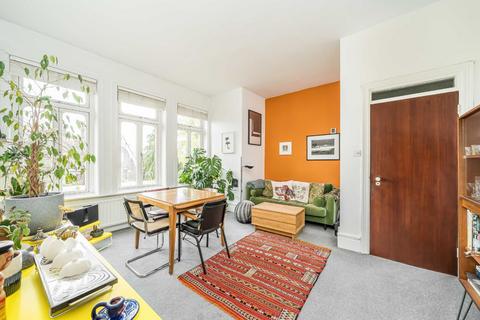 2 bedroom flat for sale, Fitzjohns Avenue, London NW3