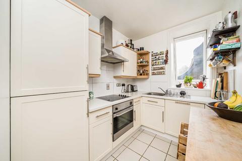 2 bedroom flat for sale, Fitzjohns Avenue, London NW3