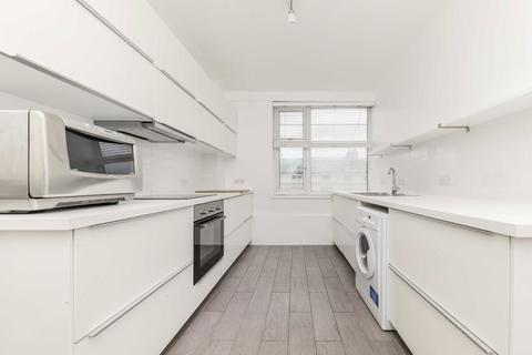 3 bedroom flat to rent, College Crescent, London NW3