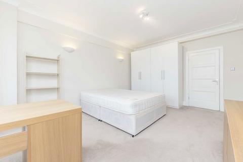 3 bedroom flat to rent, College Crescent, London NW3