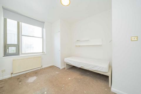 2 bedroom flat for sale, Chesterford Gardens, London NW3