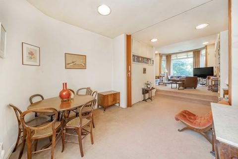 2 bedroom flat for sale, Chesterford Gardens, London NW3