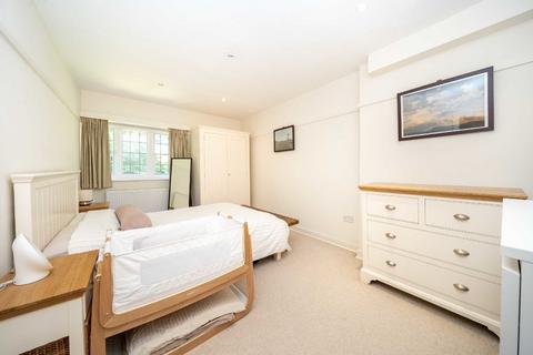 2 bedroom flat for sale, Heath Close, London NW11