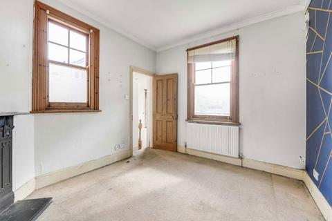 2 bedroom house for sale, Station Road, Hampton TW12