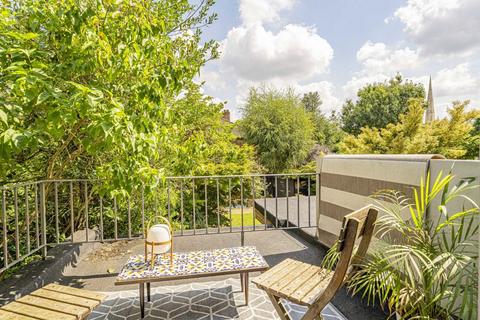 40 Cranmer Road, Hampton Hill, Hampton, TW12 1DN