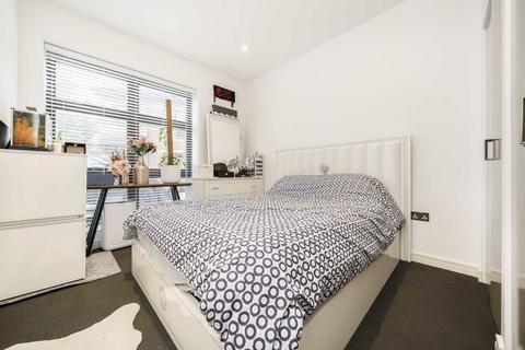 2 bedroom flat for sale, Kingsway Business Park, Hampton TW12