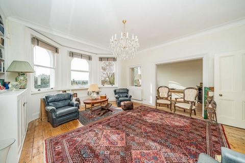 2 bedroom flat for sale, Upper Sunbury Road, Hampton TW12