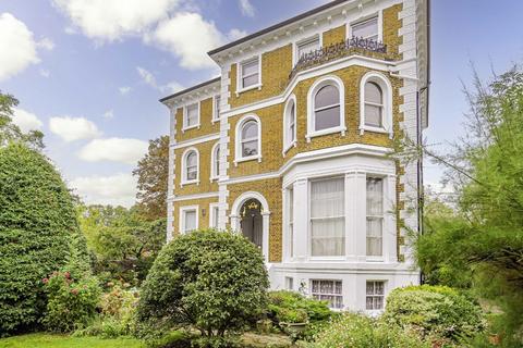 2 bedroom flat for sale, Upper Sunbury Road, Hampton TW12