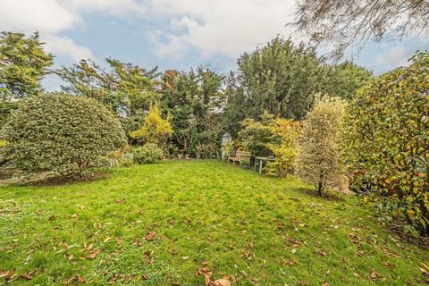 Flat 3, Berkeley House Upper Sunbury Road, Hampton, TW12 2DW