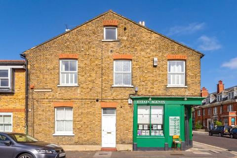 73b Station Road, Hampton, TW12 2BJ