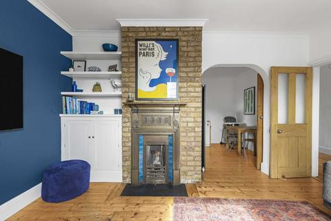 73b Station Road, Hampton, TW12 2BJ