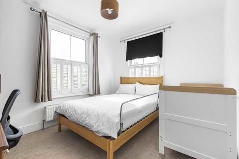 73b Station Road, Hampton, TW12 2BJ