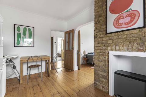 73b Station Road, Hampton, TW12 2BJ