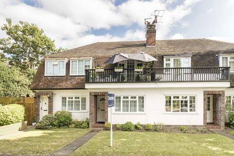 2 bedroom maisonette for sale, Park Close, Hampton TW12