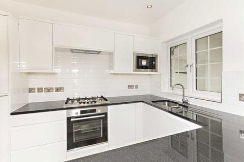 2 bedroom maisonette for sale, Park Close, Hampton TW12