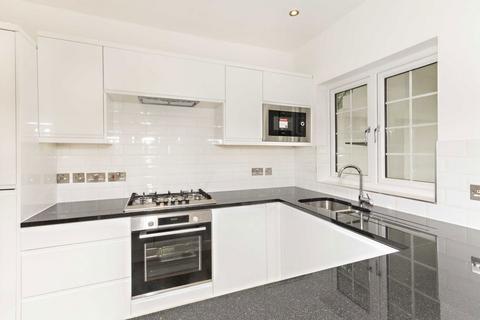 2 Park Close, Hampton, TW12 2SP