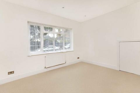 2 Park Close, Hampton, TW12 2SP