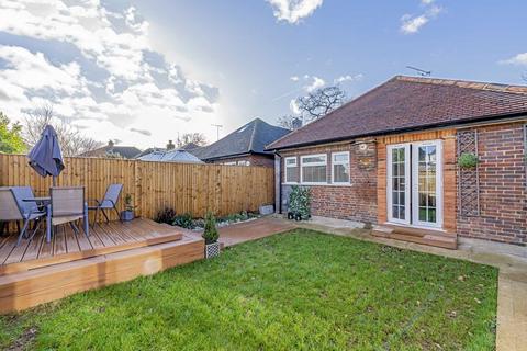 2 bedroom bungalow for sale, Oak Avenue, Hampton TW12