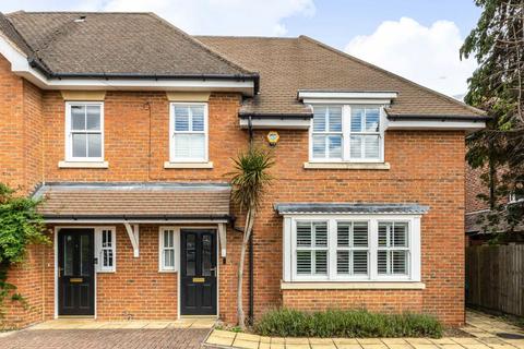 14 Acacia Road, Hampton, TW12 3DS