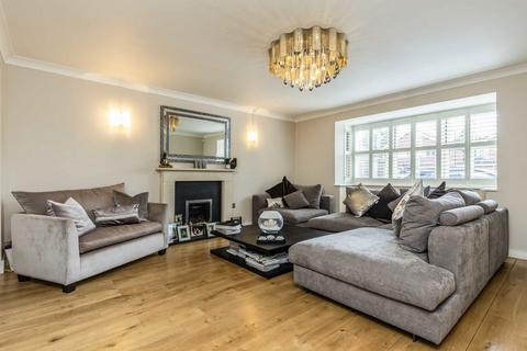 14 Acacia Road, Hampton, TW12 3DS