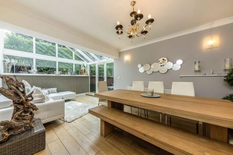 14 Acacia Road, Hampton, TW12 3DS