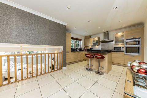 14 Acacia Road, Hampton, TW12 3DS