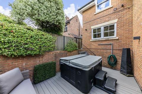 14 Acacia Road, Hampton, TW12 3DS