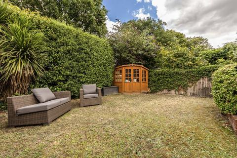 14 Acacia Road, Hampton, TW12 3DS